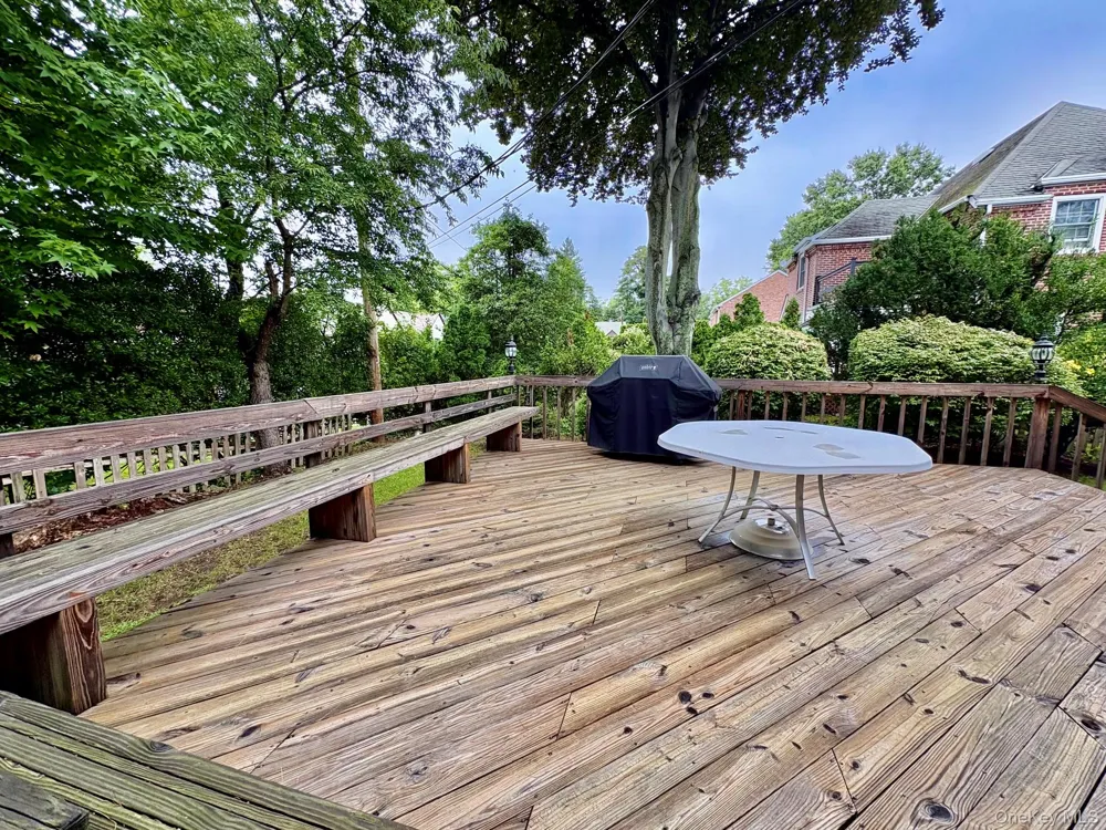 11 Andover Lane Manhasset, NY 11030