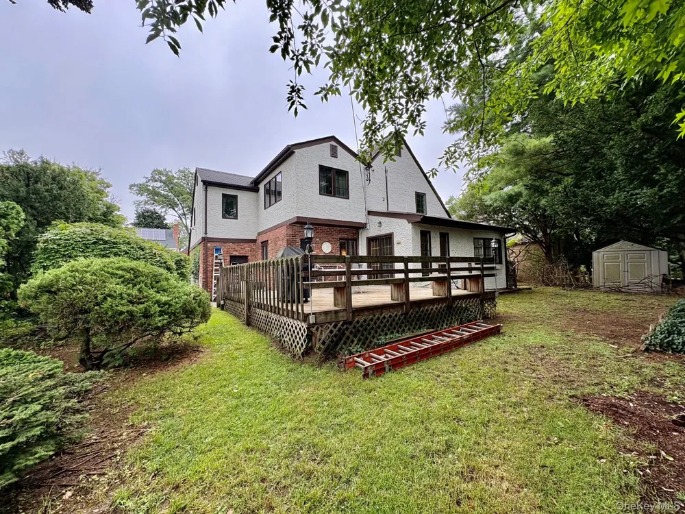 11 Andover Lane Manhasset, NY 11030