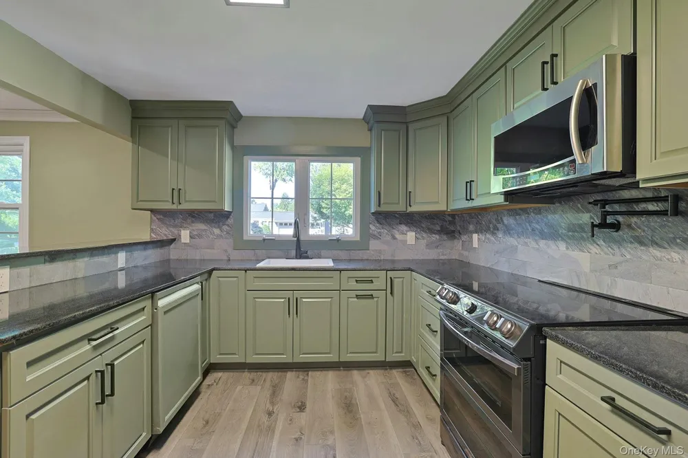 556 Babbling Brook Lane Valley Cottage, NY 10989