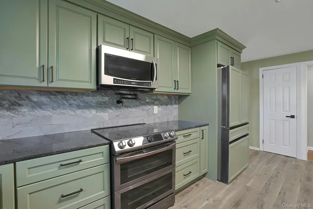 556 Babbling Brook Lane Valley Cottage, NY 10989