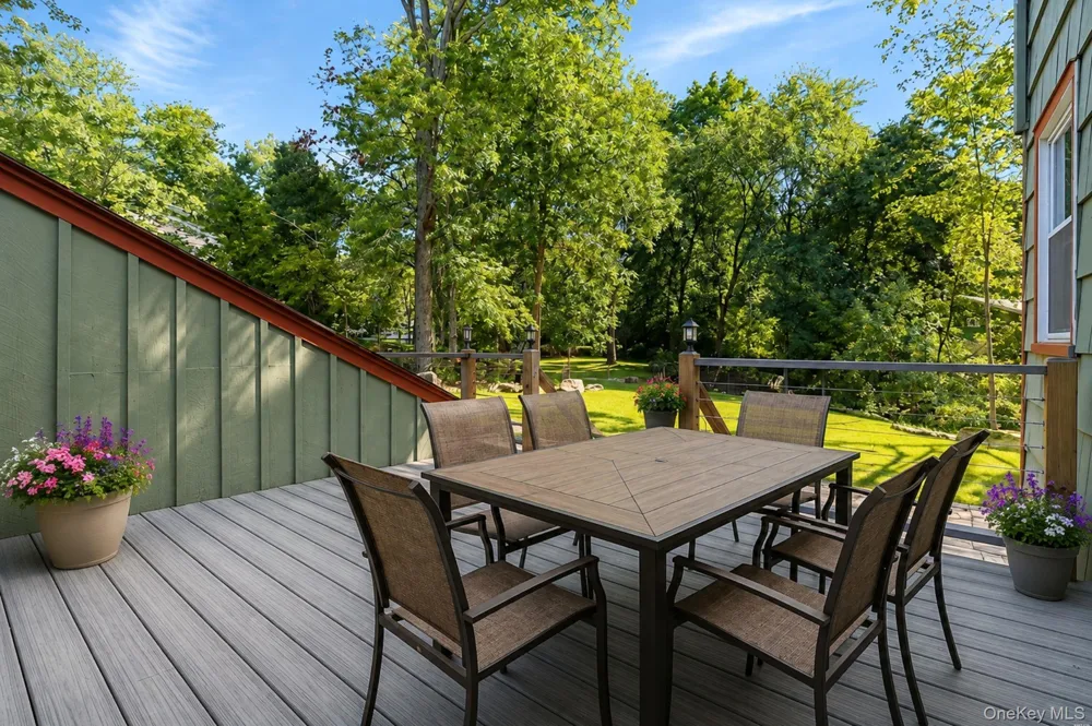 556 Babbling Brook Lane Valley Cottage, NY 10989