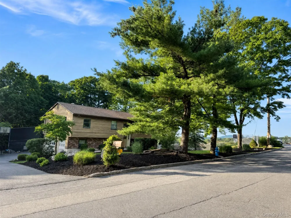 15 Arlington Drive Blooming Grove, NY 10950
