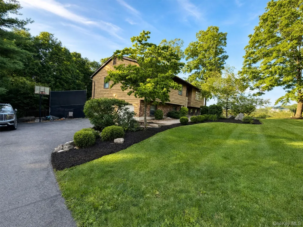 15 Arlington Drive Blooming Grove, NY 10950