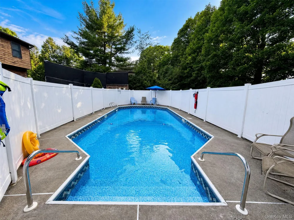 15 Arlington Drive Blooming Grove, NY 10950