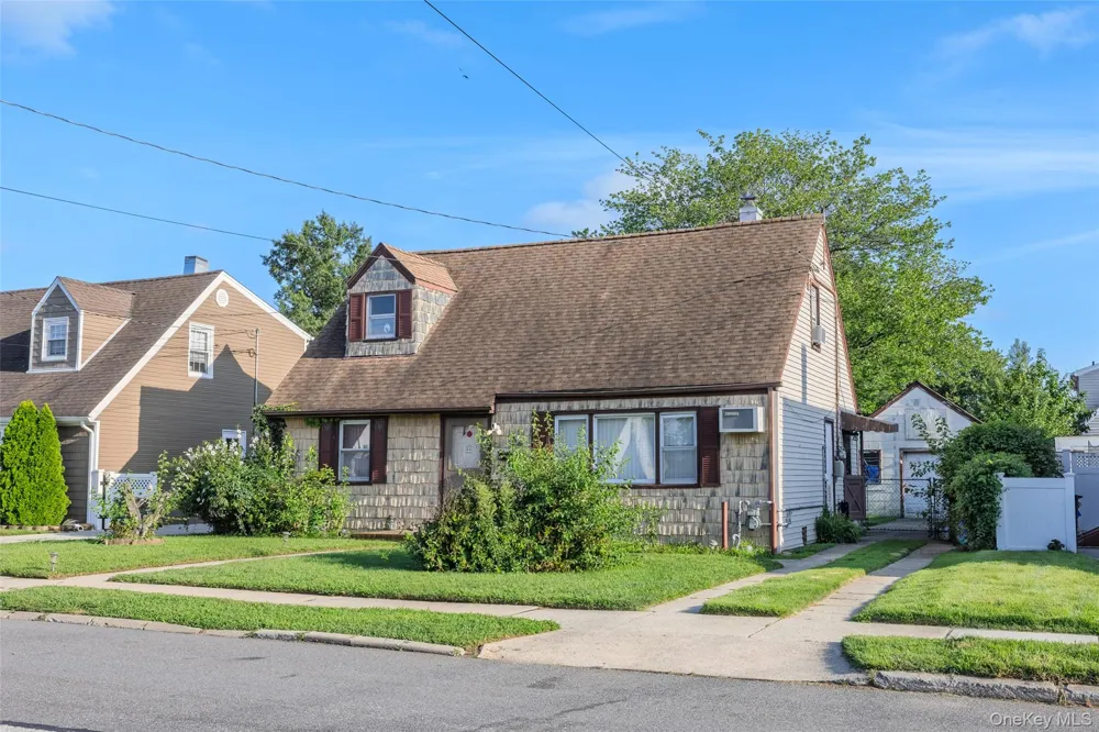 44 Pine Lane Valley Stream, NY 11581