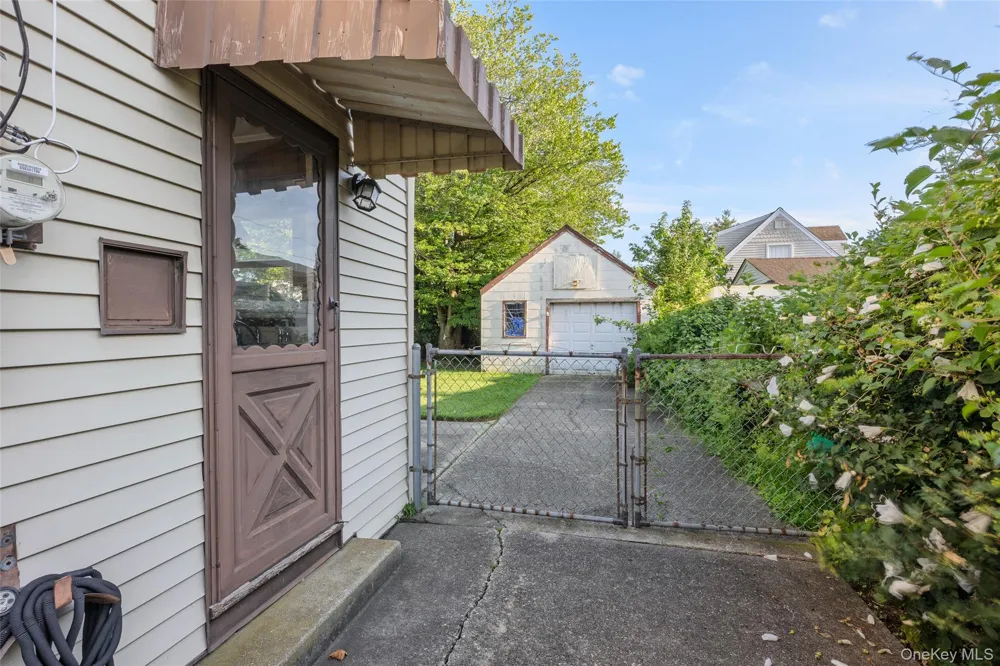 44 Pine Lane Valley Stream, NY 11581