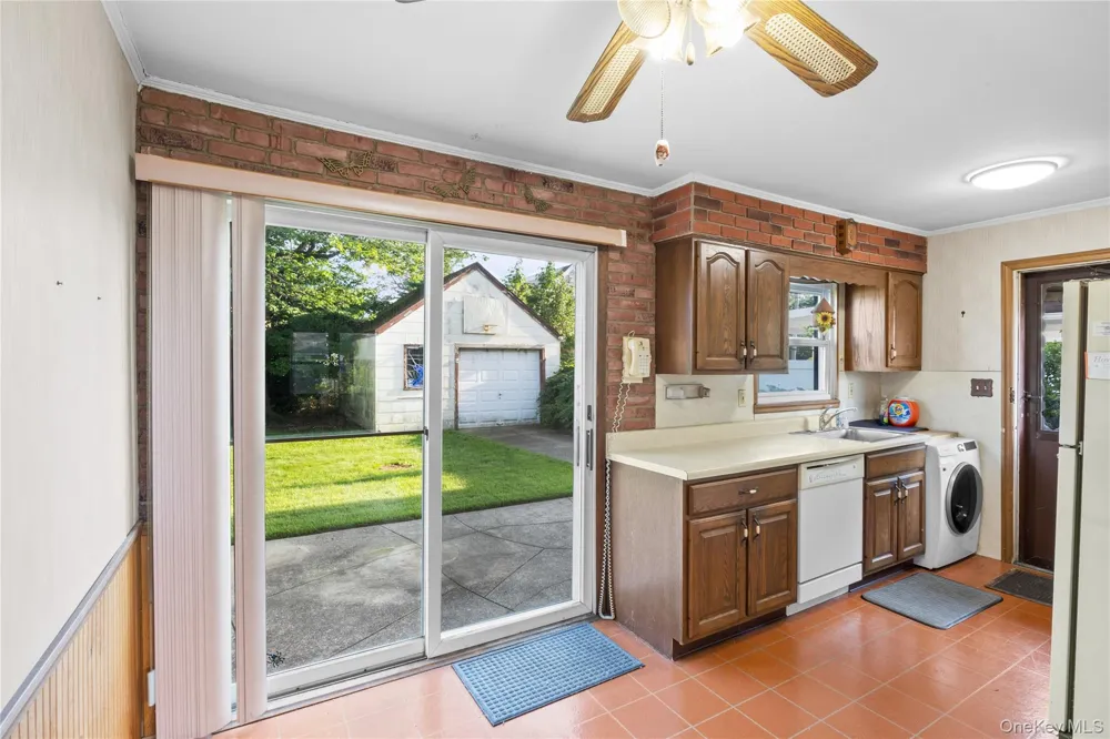 44 Pine Lane Valley Stream, NY 11581