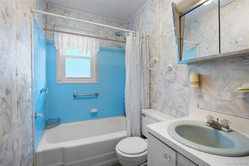 44 Pine Lane Valley Stream, NY 11581