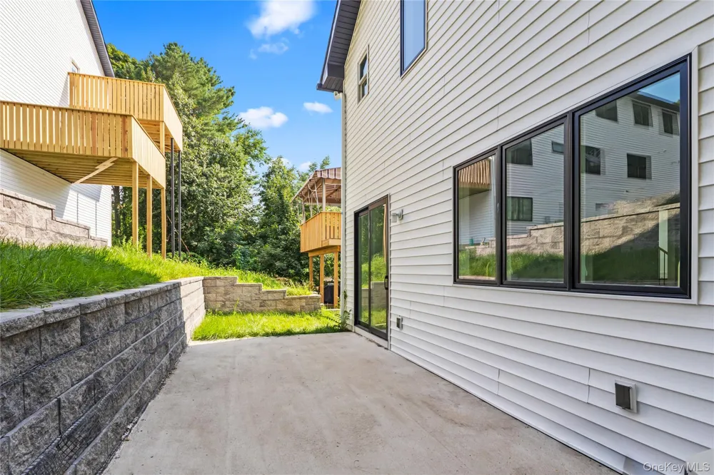8 Memorial Park Drive Spring Valley, NY 10977