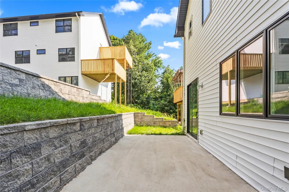 8 Memorial Park Drive Spring Valley, NY 10977
