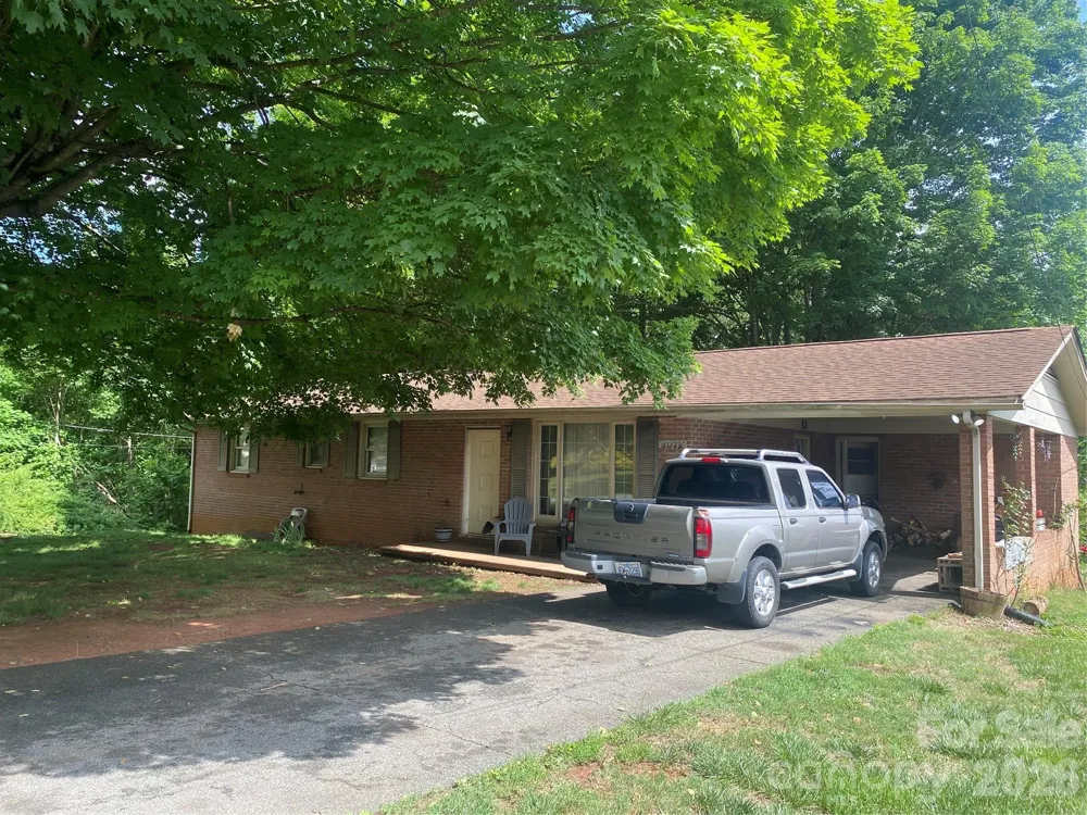2071 Colonial Lane Hickory, NC 28601