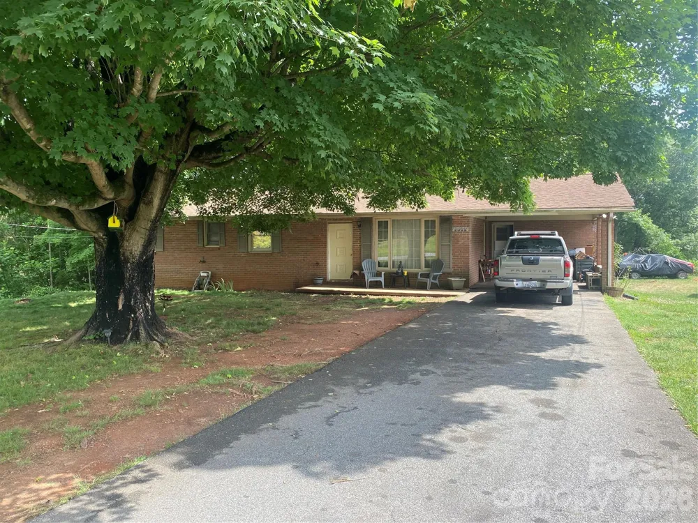2071 Colonial Lane Hickory, NC 28601