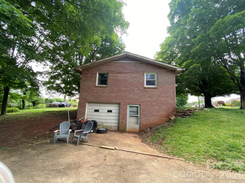 2071 Colonial Lane Hickory, NC 28601