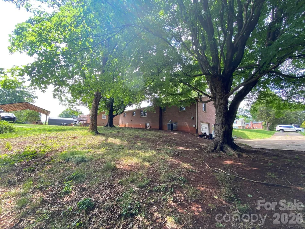 2071 Colonial Lane Hickory, NC 28601