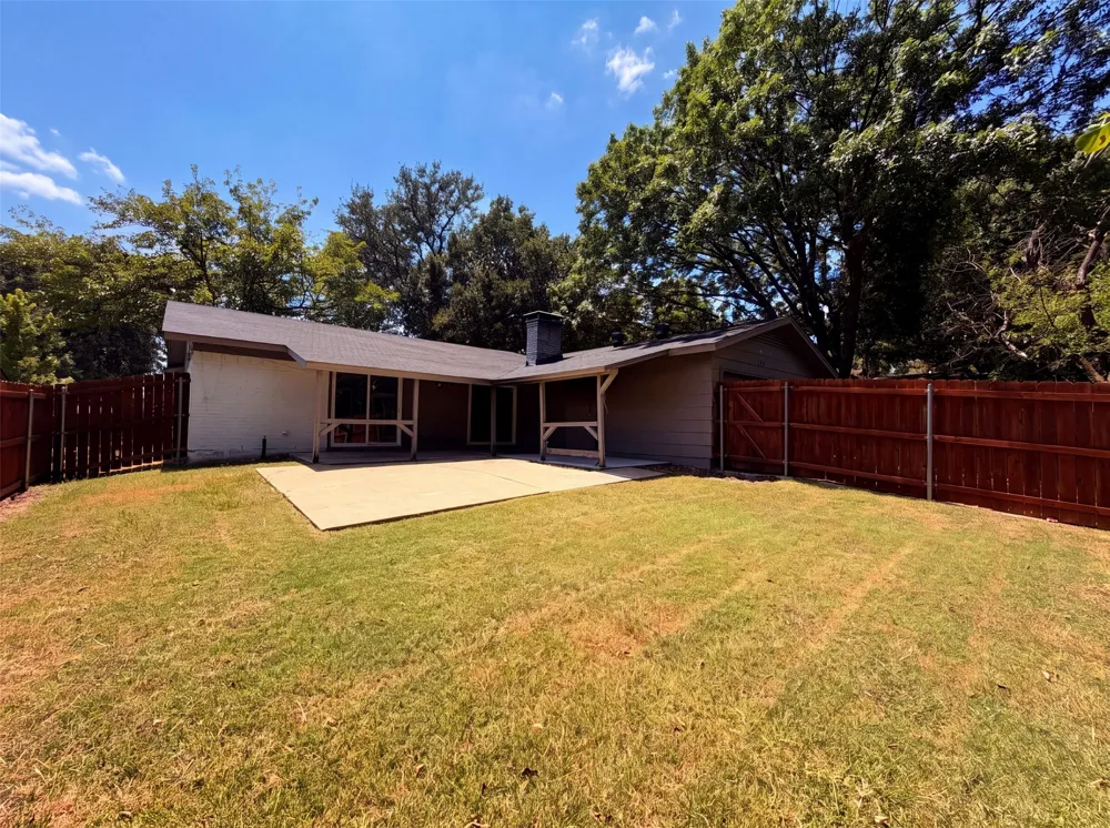 922 Meadowdale Circle Garland, TX 75043