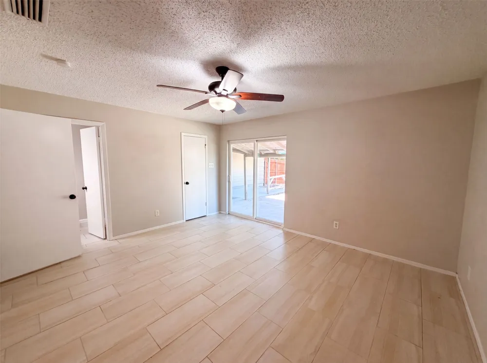 922 Meadowdale Circle Garland, TX 75043