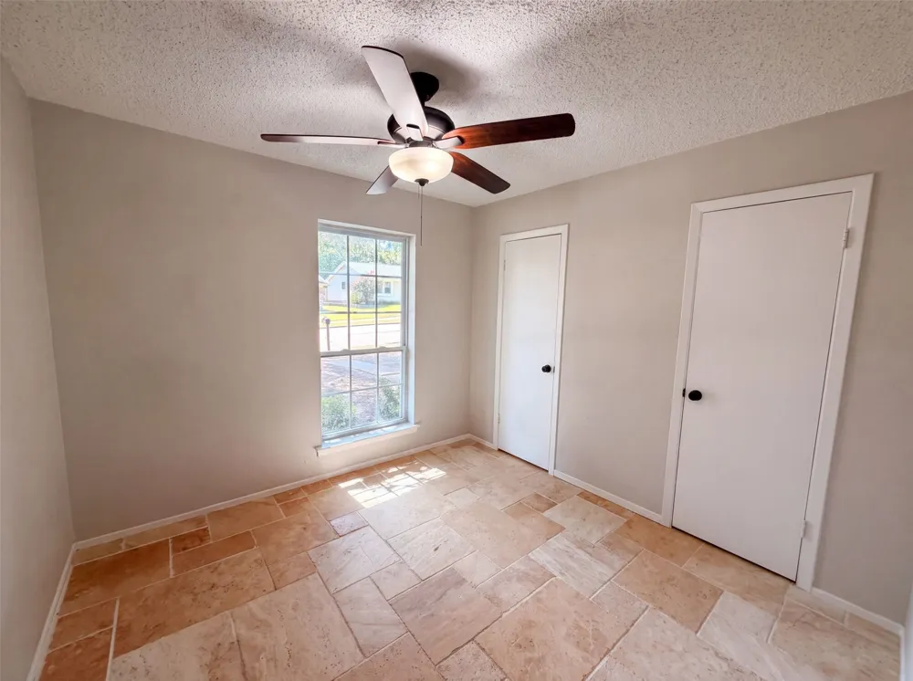 922 Meadowdale Circle Garland, TX 75043