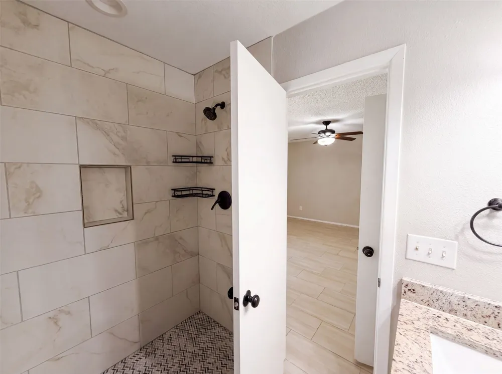 922 Meadowdale Circle Garland, TX 75043