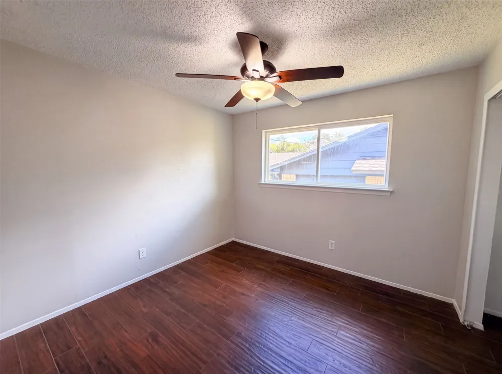922 Meadowdale Circle Garland, TX 75043