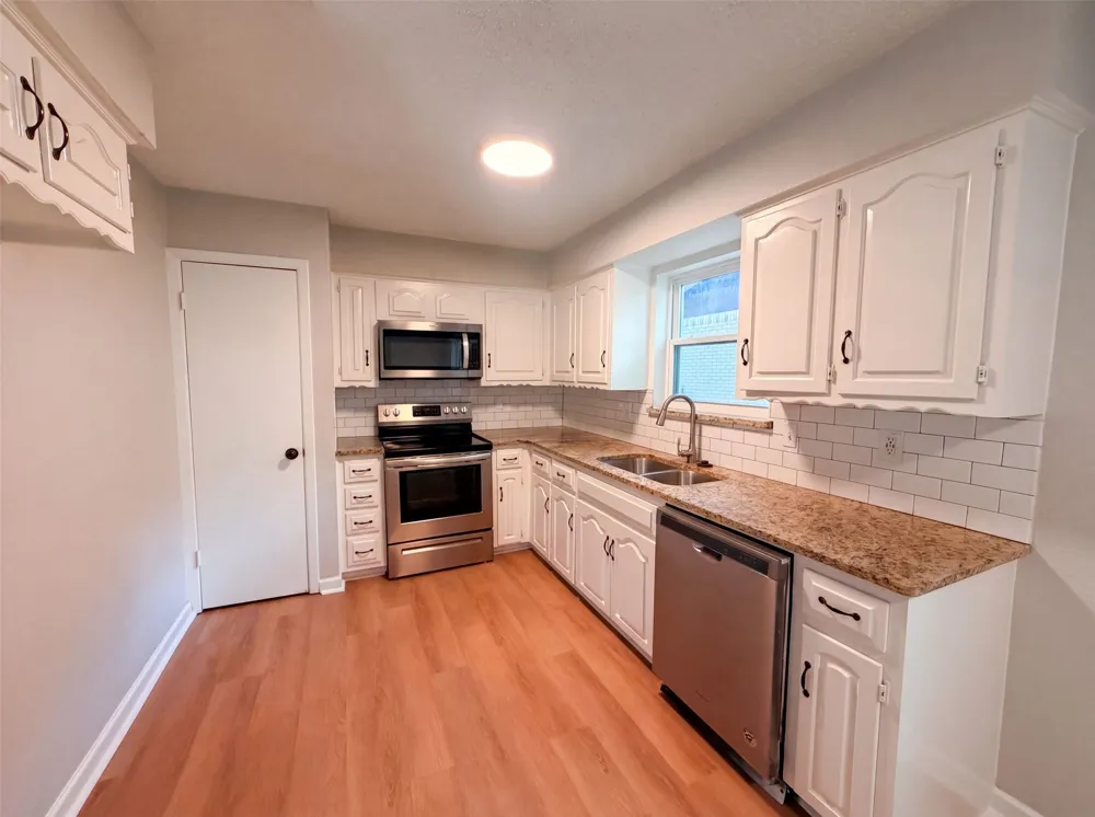 922 Meadowdale Circle Garland, TX 75043