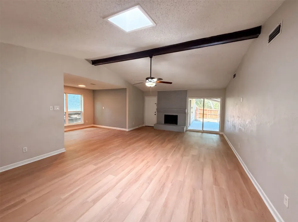 922 Meadowdale Circle Garland, TX 75043