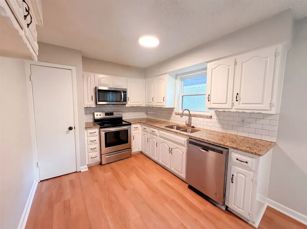 922 Meadowdale Circle Garland, TX 75043