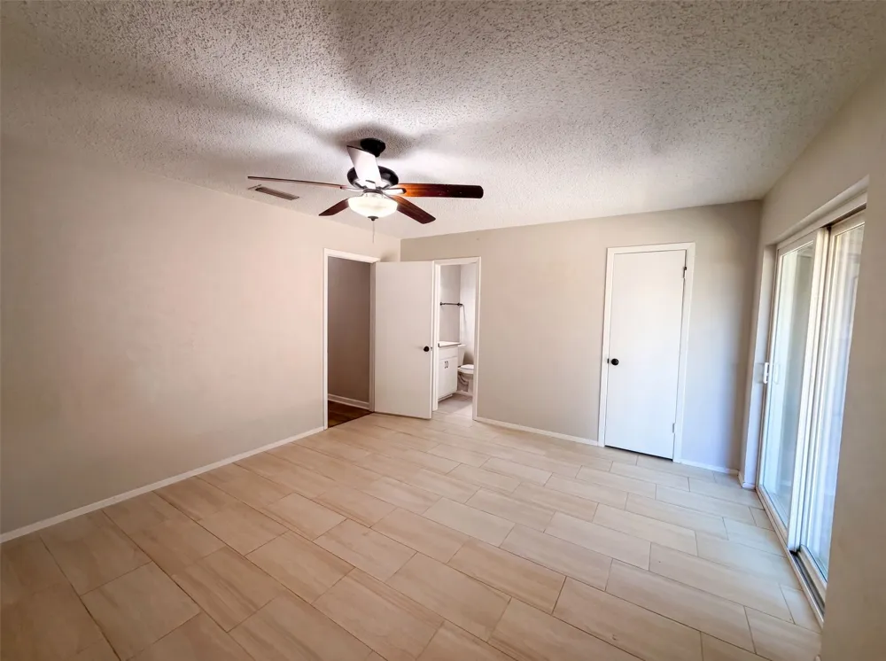 922 Meadowdale Circle Garland, TX 75043