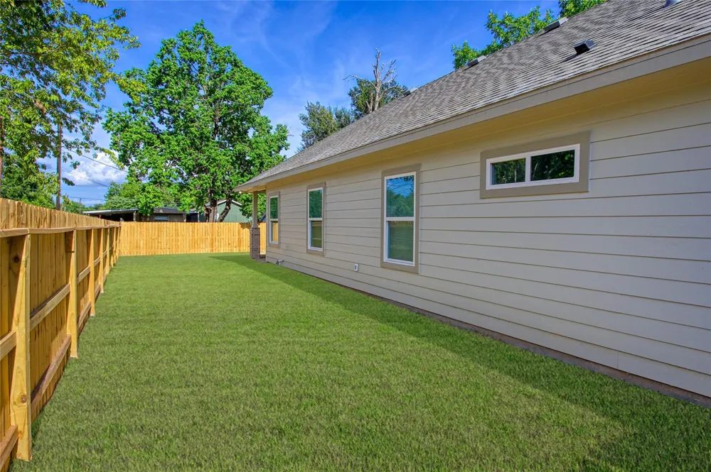 706 Ashville Street Navasota, TX 77868