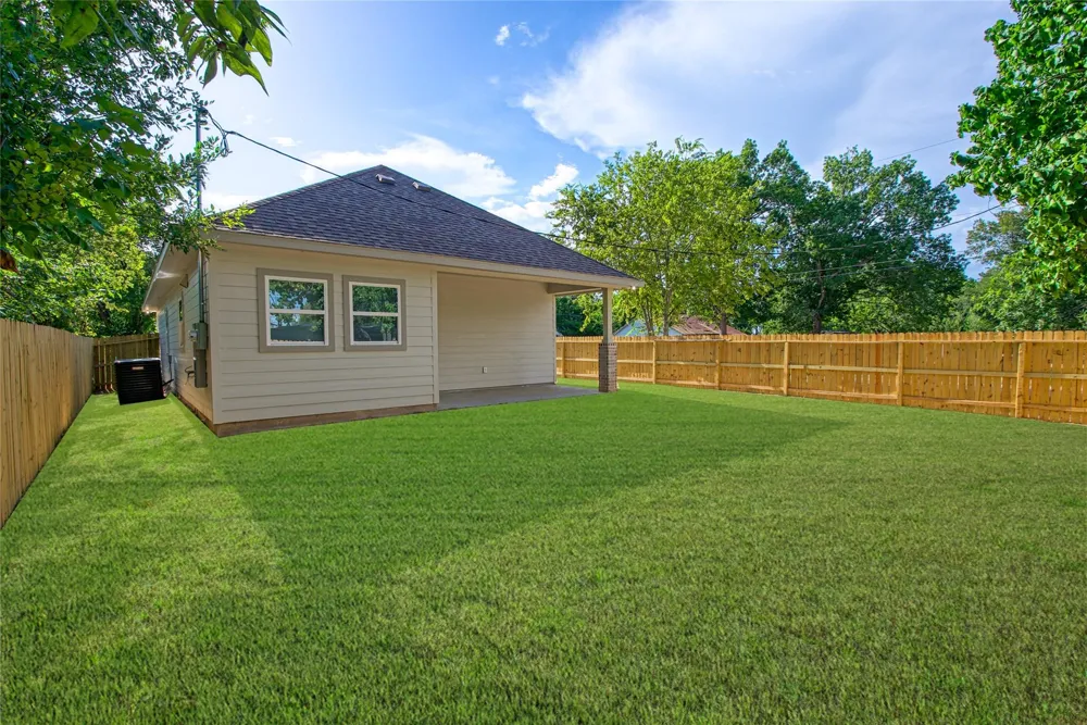 706 Ashville Street Navasota, TX 77868