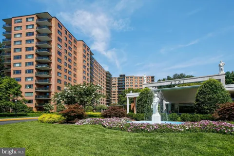 4201 CATHEDRAL AVENUE NW #911E