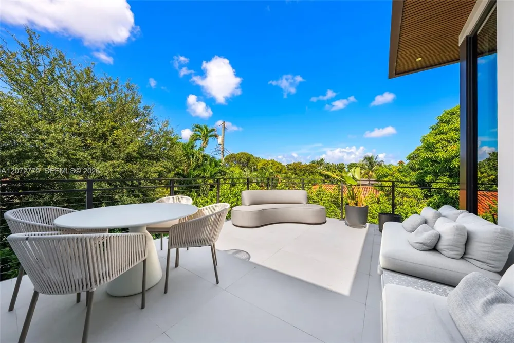 1875 NE 193rd St Miami, FL 33179