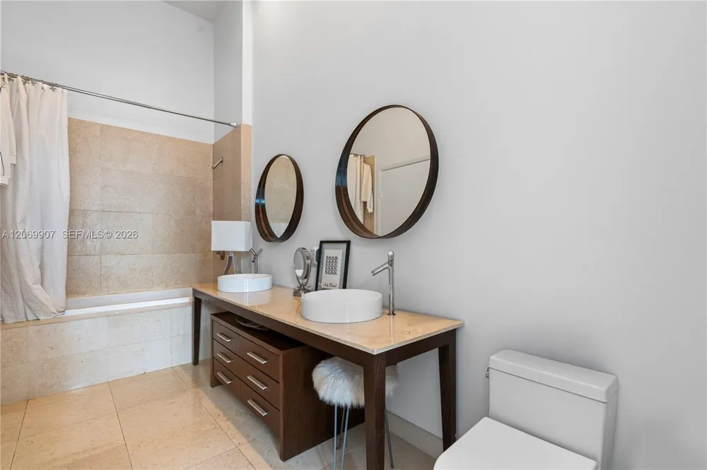 465 Brickell Ave #4106 Miami, FL 33131