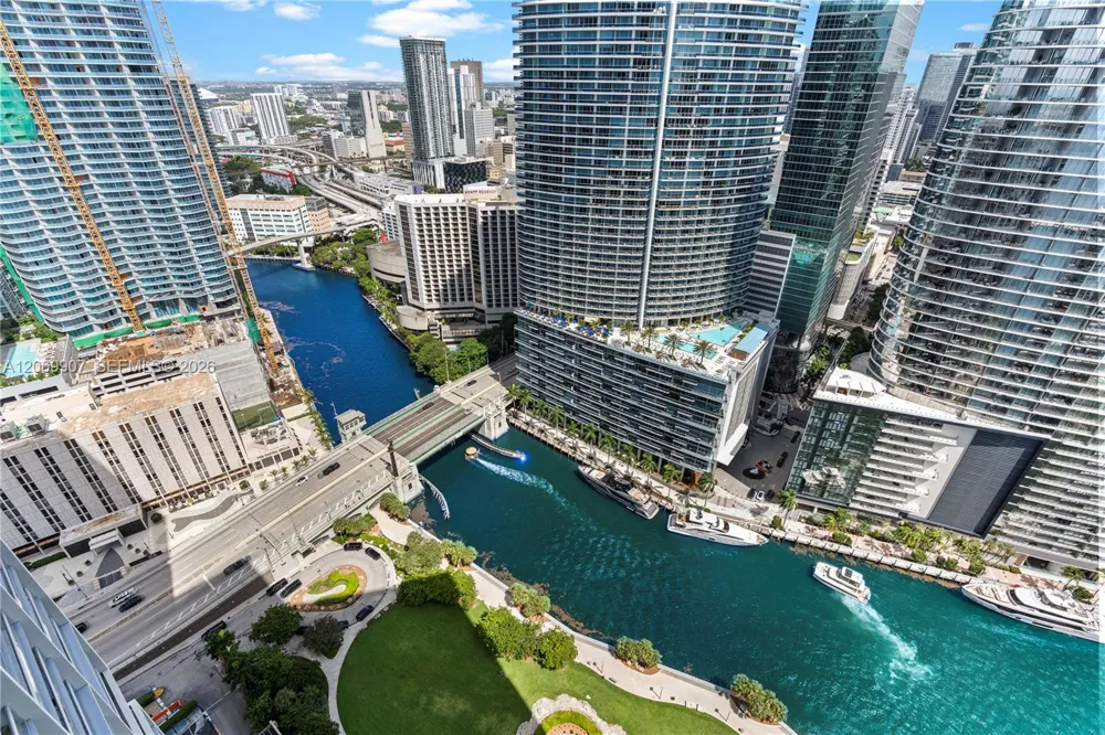 465 Brickell Ave #4106 Miami, FL 33131