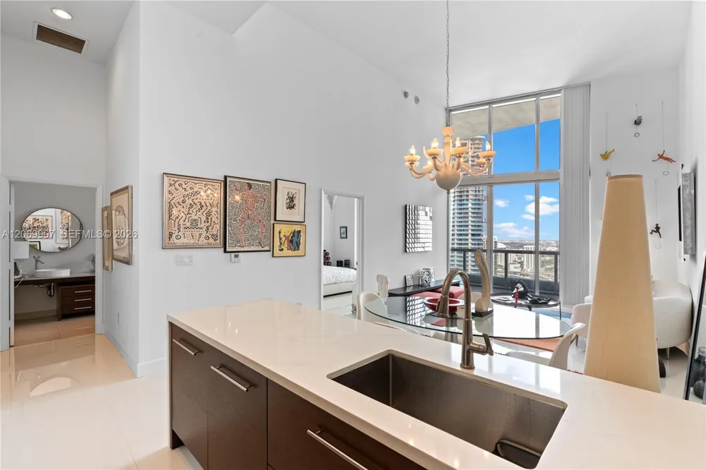 465 Brickell Ave #4106 Miami, FL 33131