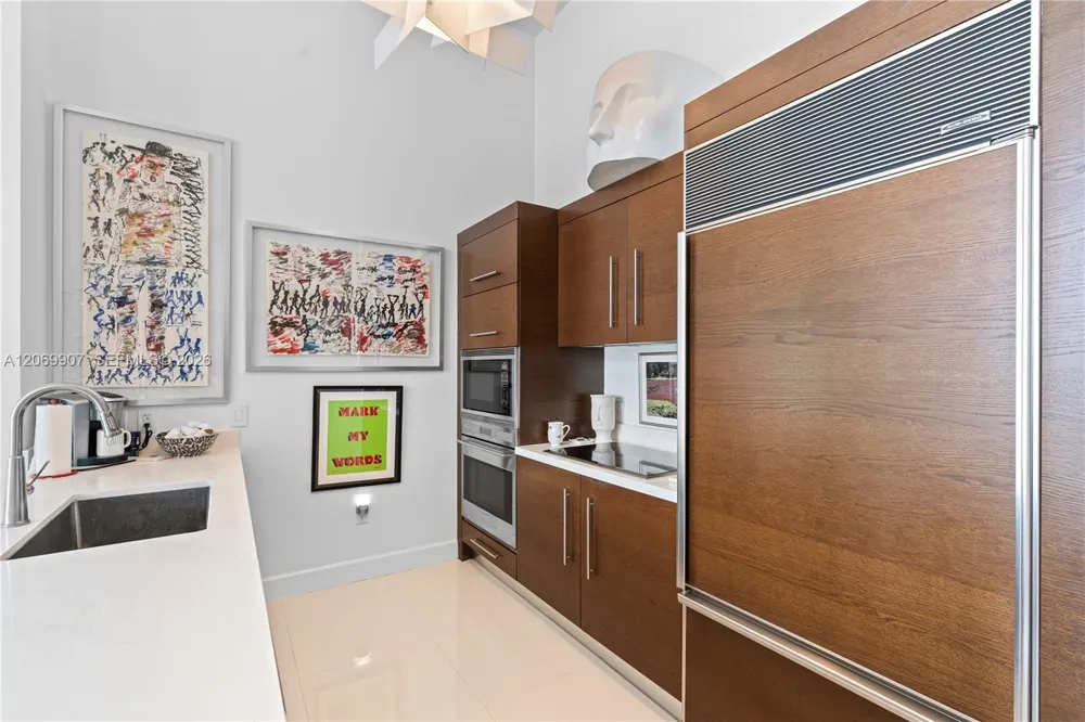 465 Brickell Ave #4106 Miami, FL 33131