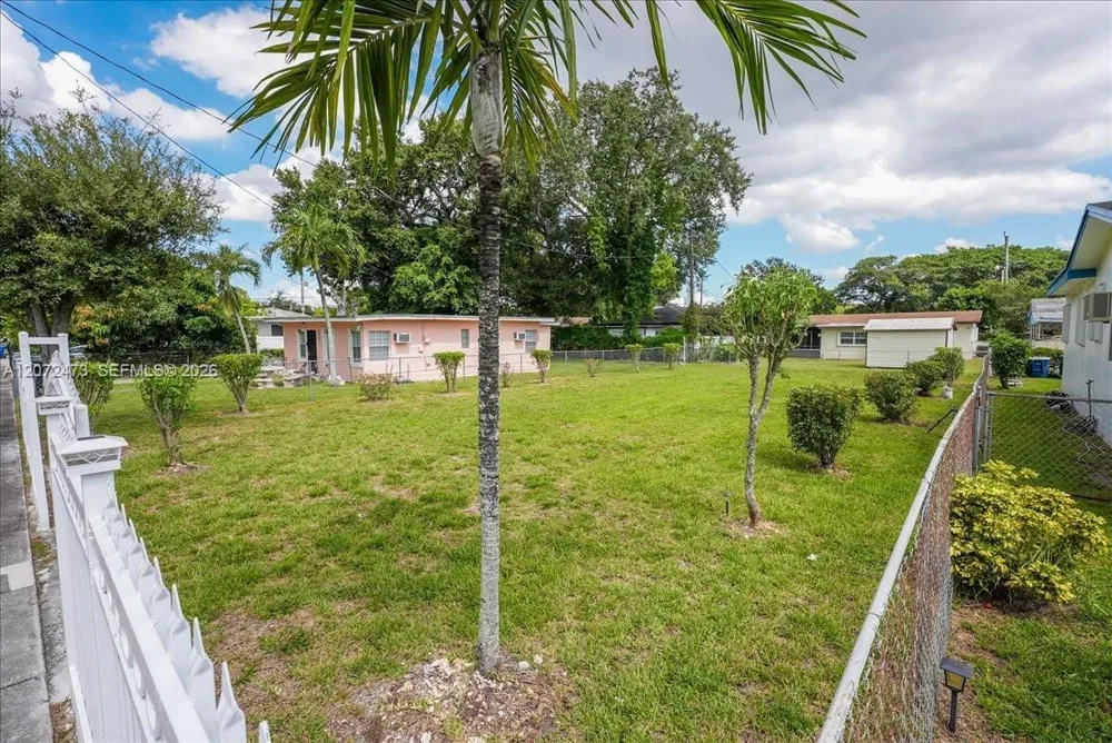 1967 NW 52nd St Miami, FL 33142