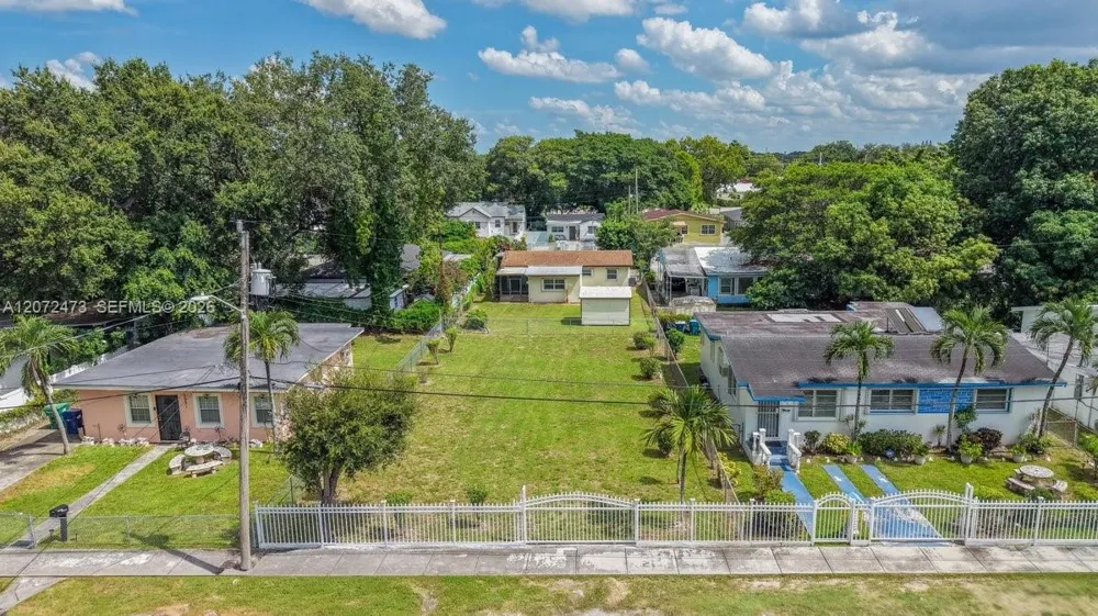 1967 NW 52nd St Miami, FL 33142