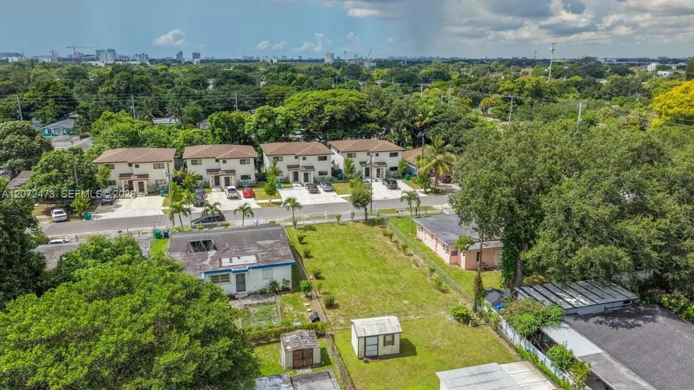 1967 NW 52nd St Miami, FL 33142