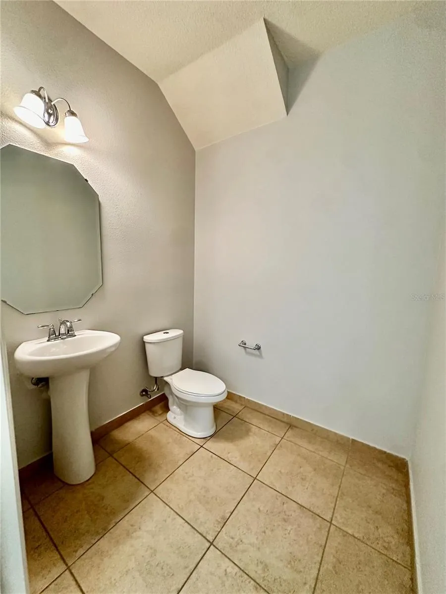 10083 EAGLE CREEK CENTER BOULEVARD Orlando, FL 32832