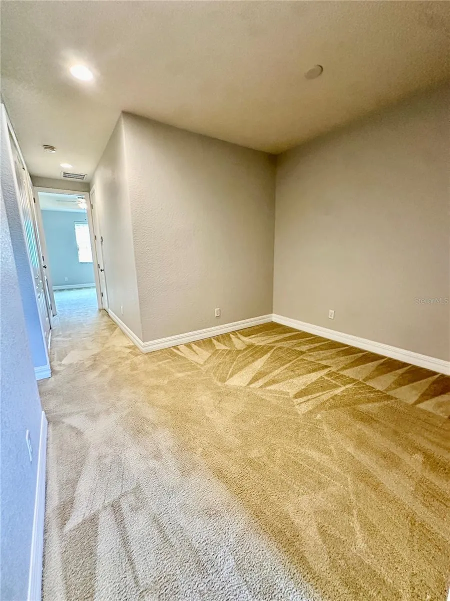 10083 EAGLE CREEK CENTER BOULEVARD Orlando, FL 32832