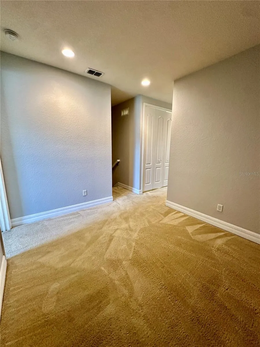 10083 EAGLE CREEK CENTER BOULEVARD Orlando, FL 32832