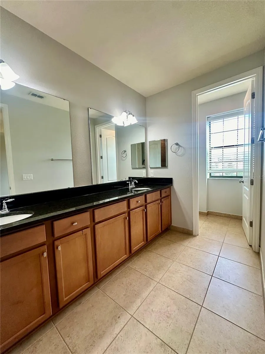 10083 EAGLE CREEK CENTER BOULEVARD Orlando, FL 32832