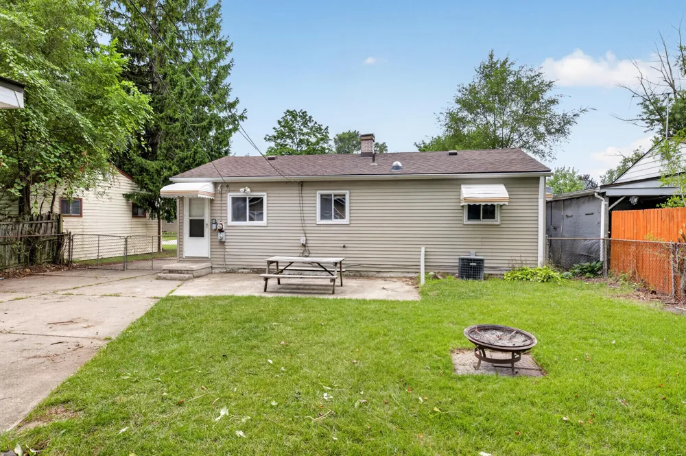 1260 Candlewood Lane Ypsilanti, MI 48198