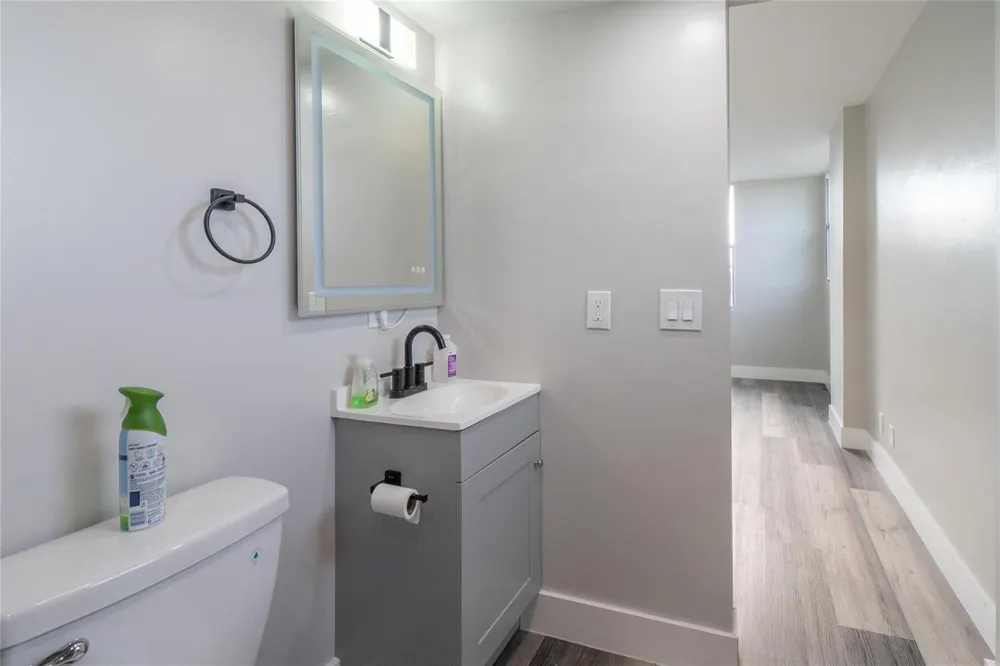 119 Royal Park Drive #4h Oakland Park, FL 33309
