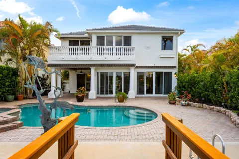712 SANDY POINT LANE