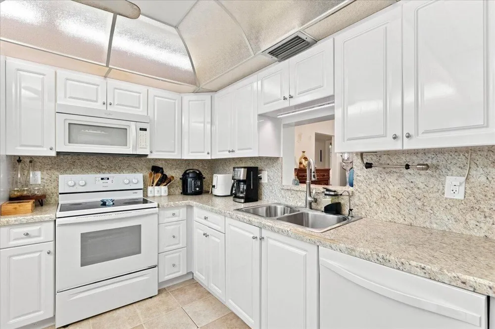 2304 LUCAYA LANE #C1 Coconut Creek, FL 33066
