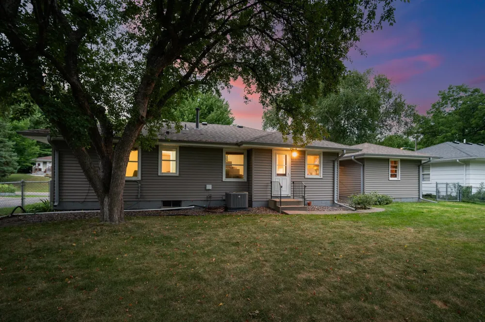 6917 39th Avenue Crystal, MN 55427