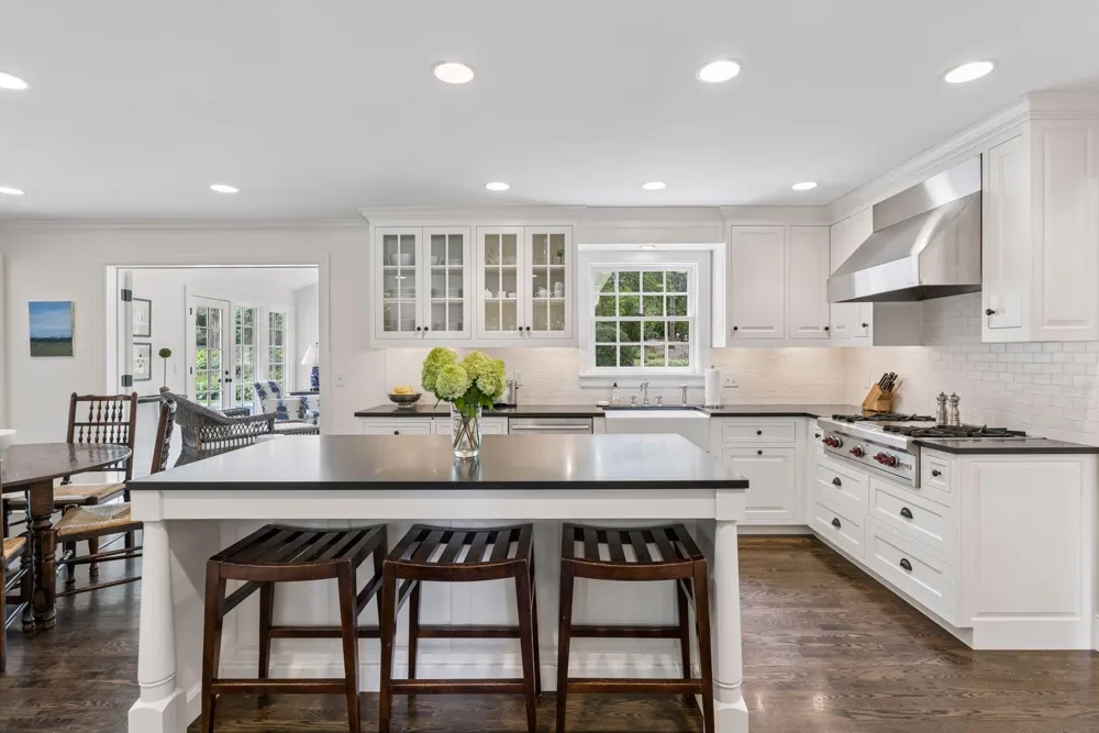 235 Hollander Road Wayzata, MN 55391