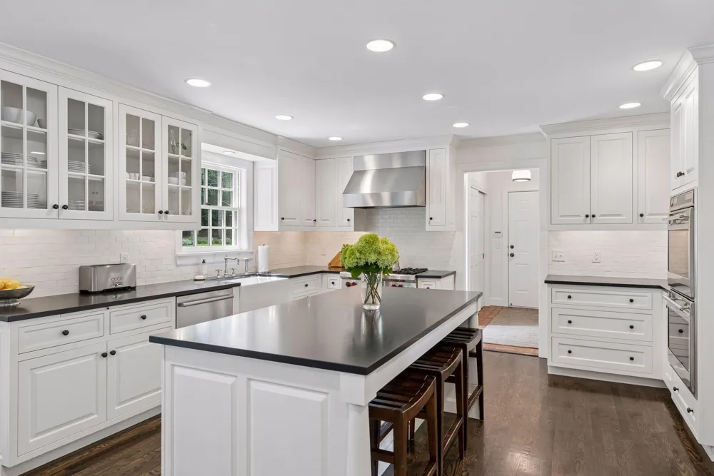 235 Hollander Road Wayzata, MN 55391