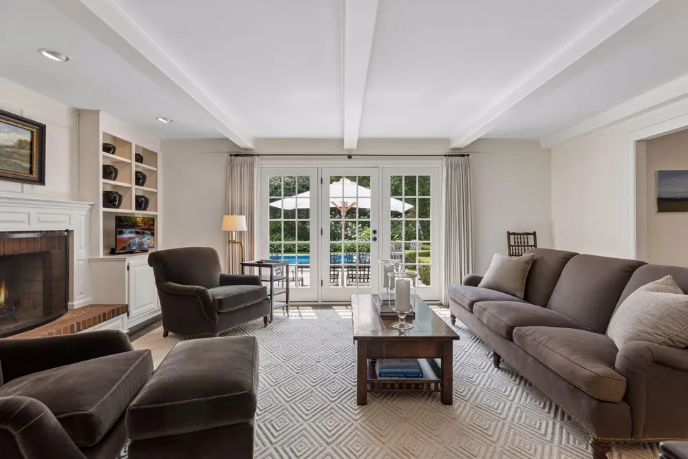 235 Hollander Road Wayzata, MN 55391